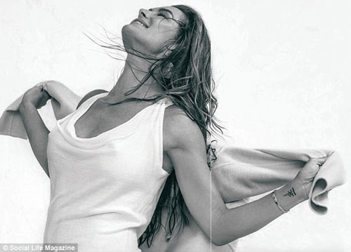 © www.dailymail.co.uk/tvshowbiz/article-4652792/Brooke-Shields-sizzles-Calvin-Klein-knickers.html Gallery image
