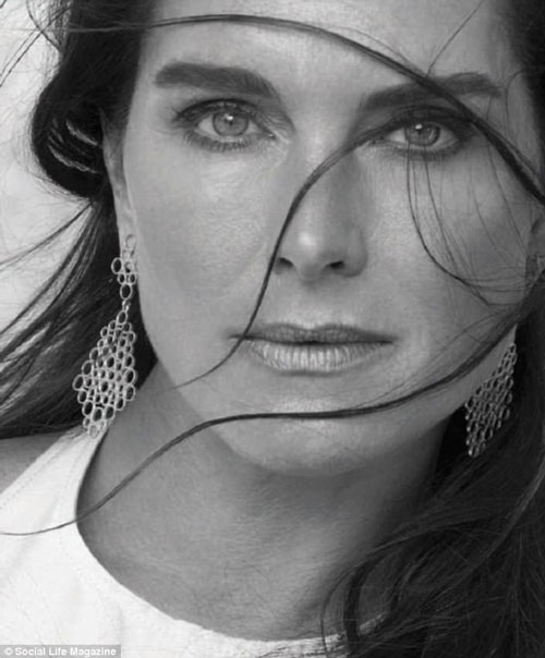 © www.dailymail.co.uk/tvshowbiz/article-4652792/Brooke-Shields-sizzles-Calvin-Klein-knickers.html Gallery image