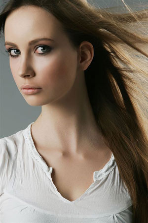 © http://forums.thefashionspot.com/f52/ester-satorova-102991.html Gallery image
