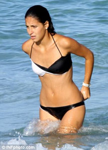 © www.dailymail.co.uk/tvshowbiz/article-2015681/Rafael-Nadal-stunning-girlfriend-Maria-Francisca-Perello-hit-beach.html?utm_source=bleacherreport.com&utm_medium=referral Gallery image