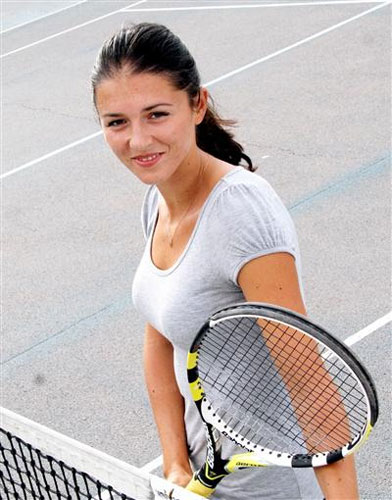 © http://wtahotties.blogspot.mx/2012/11/2012-hot-100-76-constance-sibille.html  Gallery image