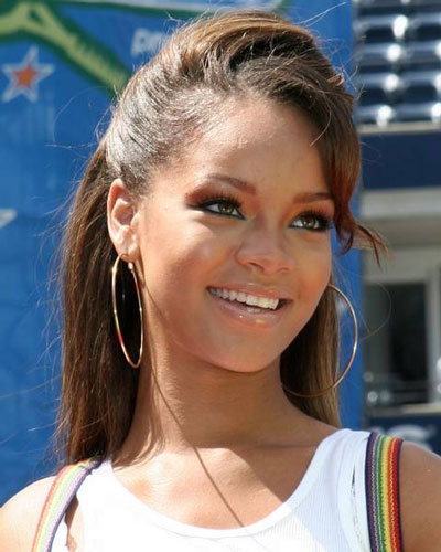 © www.monstersandcritics.com/people/Robyn-Rihanna-Fenty/pictures/Arthur-Ashe-Kids-Day-2005-at-the-US-Open-65215/6.html Gallery image