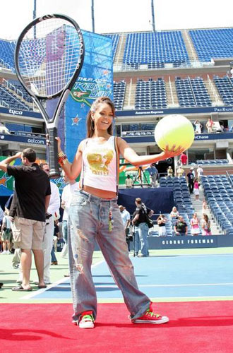 © www.monstersandcritics.com/people/Robyn-Rihanna-Fenty/pictures/Arthur-Ashe-Kids-Day-2005-at-the-US-Open-65215/4.html Gallery image