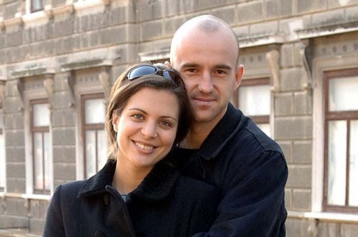 © http://www.novilist.hr/var/novilist/storage/images/scena/showbiz/aida-i-ivan-ljubicic-dobili-djevojcicu/995599-1-cro-HR/Aida-i-Ivan-Ljubicic-dobili-djevojcicu_ca_large.jpg Gallery image