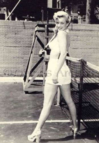 © www.owensarchive.com/marilyn-monroe-on-tennis-court-3886 Gallery image