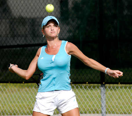 © http://tt.tennis-warehouse.com/showthread.php?t=87961&page=815 Gallery image