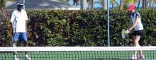 ¿Cuánto ganan los directores de tenis en tu club?